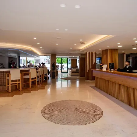 Hotel Elmi & 4*