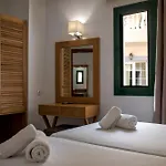 Elmi & Ξενοδοχείο 4*