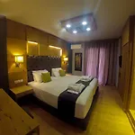Elmi & Hotel