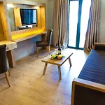 Hotel Elmi & 4*